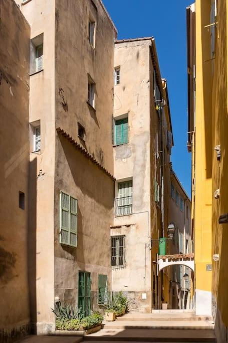 Between The Roofs Of Menton Old Town And The Sea Esterno foto