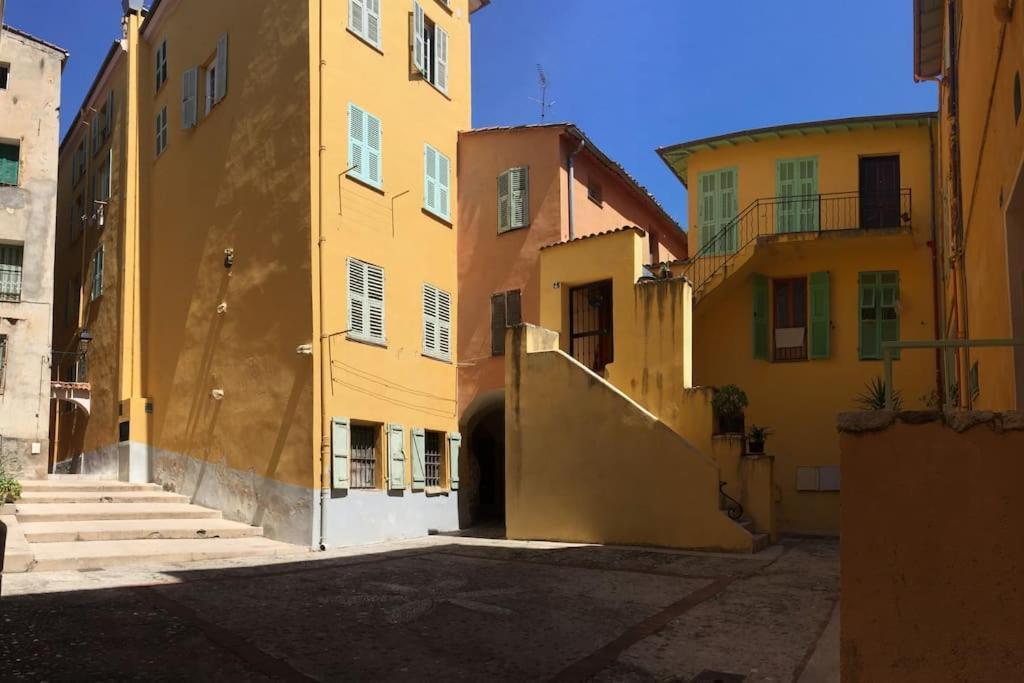 Between The Roofs Of Menton Old Town And The Sea Esterno foto