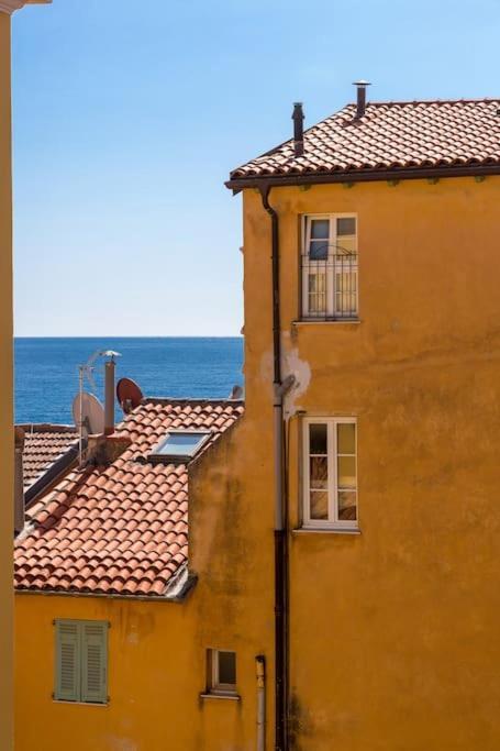 Between The Roofs Of Menton Old Town And The Sea Esterno foto